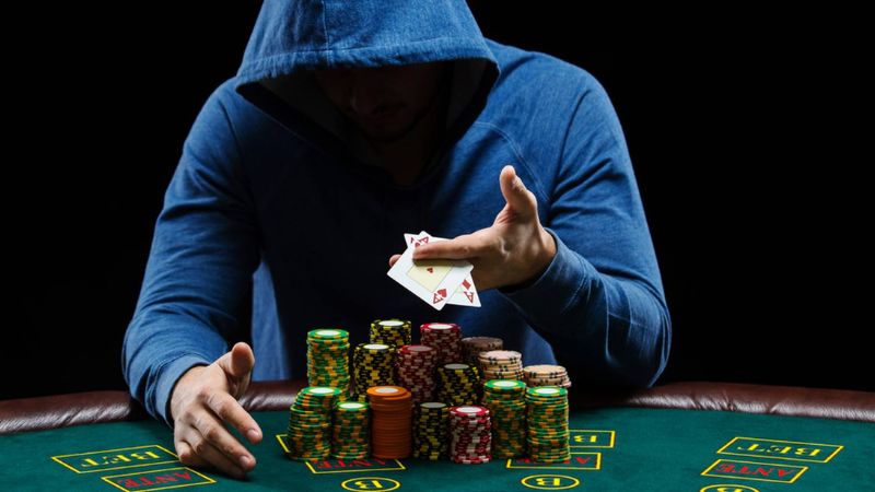 Tại sao cần biết cách đọc bài Poker?